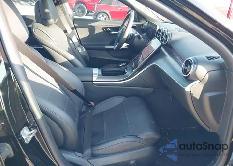 2024 Mercedes-Benz C 300 z USA, uszkodzony, nr VIN W1KAF4GB9RR182166